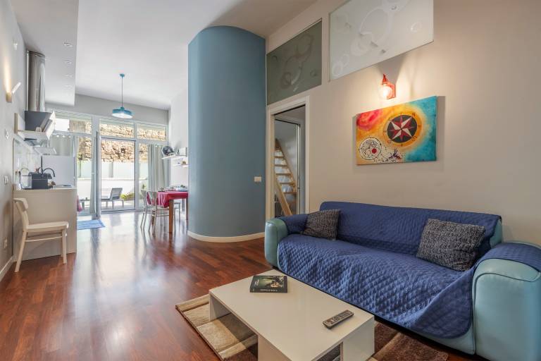 Sacra Famiglia Ausonia Apartment: History and Modern Comfort by the Sea — photo 3