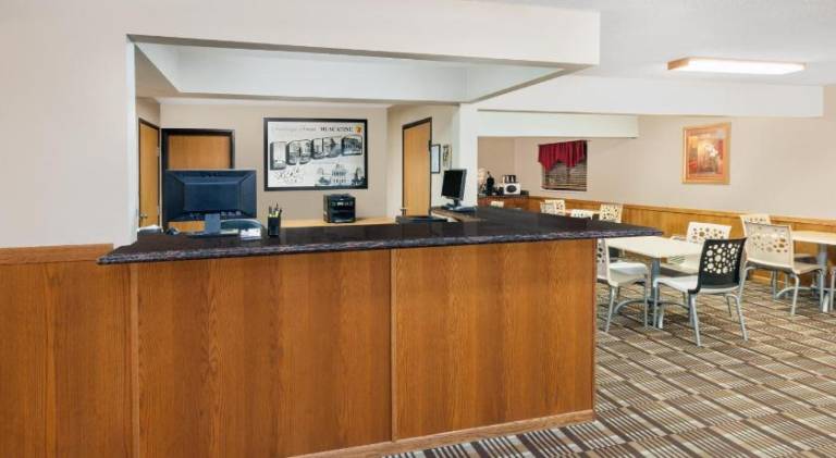 Super 8 By Wyndham Muscatine — photo 2