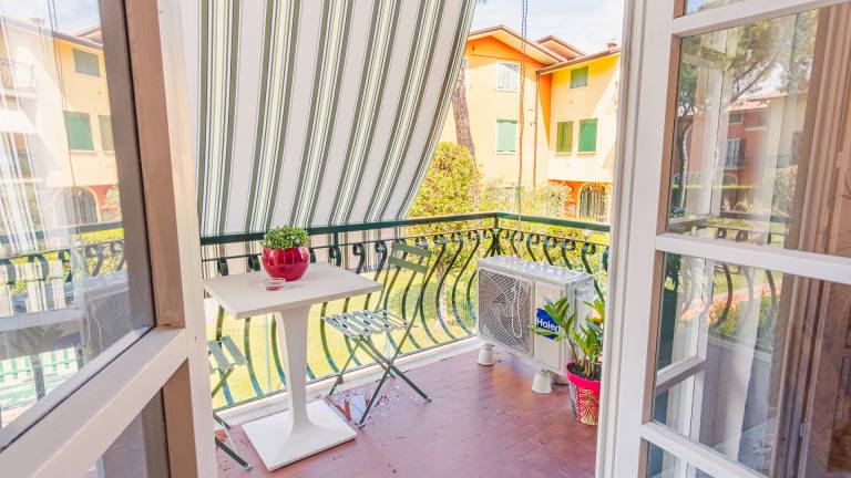 Rental apartment with yard & pool | Garden view — photo 2