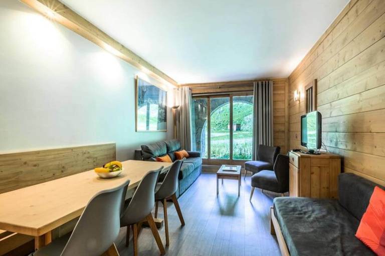 Holiday apartment with patio in Les Belleville
