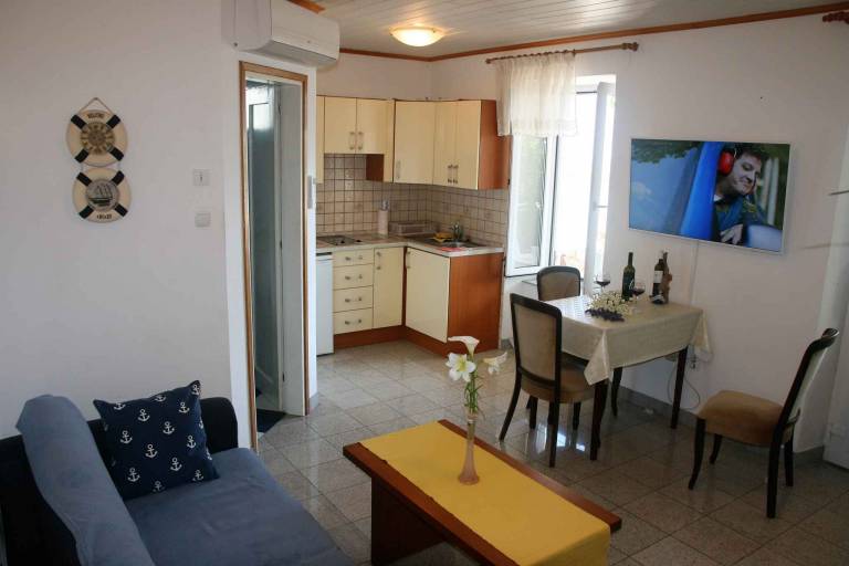 Holiday apartment with air conditioning and sea view — photo 4
