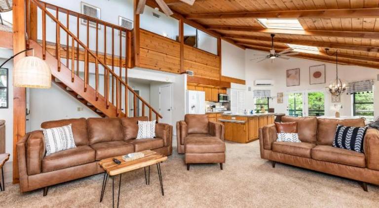 Vacation home with pool & hot tub | Pets are welcome — photo 5