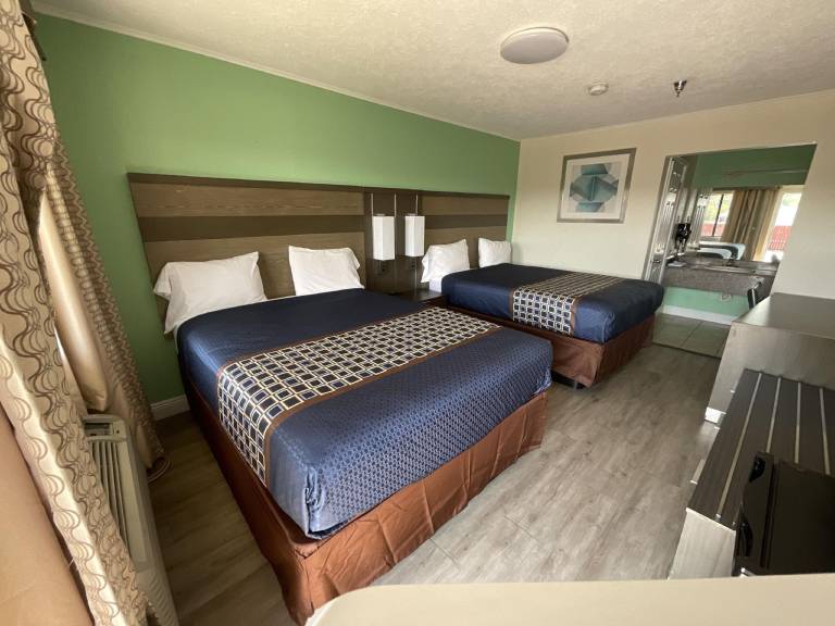 Executive Inn & Suites — photo 2