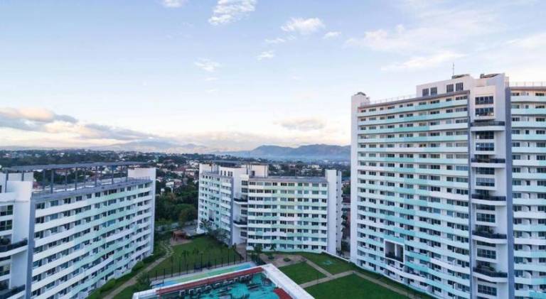 Holiday apartment with pool in Quezon City