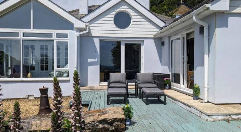 Beach Front House with Stunning Sea Views and Free Parking — photo 4
