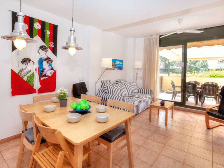Apartment with yard, patio & pool | Suitable for remote work — photo 3