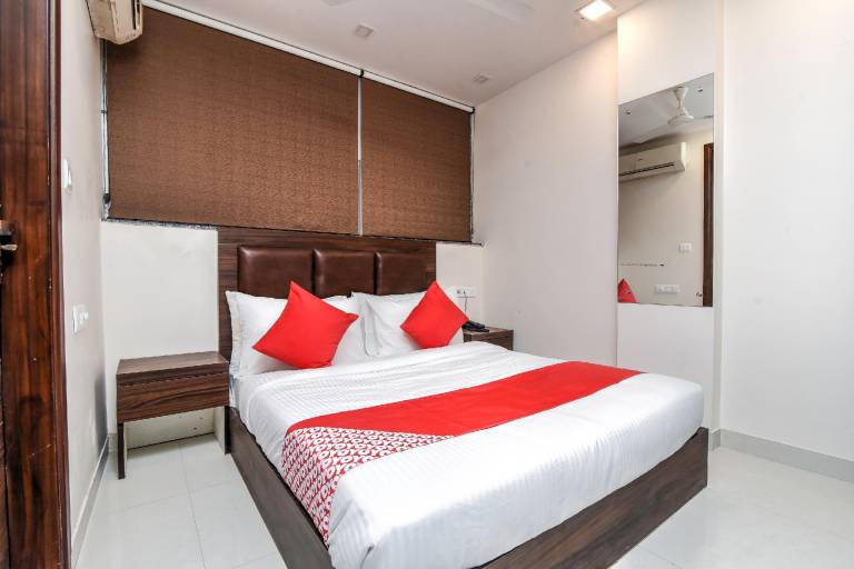 OYO Flagship 43289 Srikrishnan Residency Raja Mill Rd
