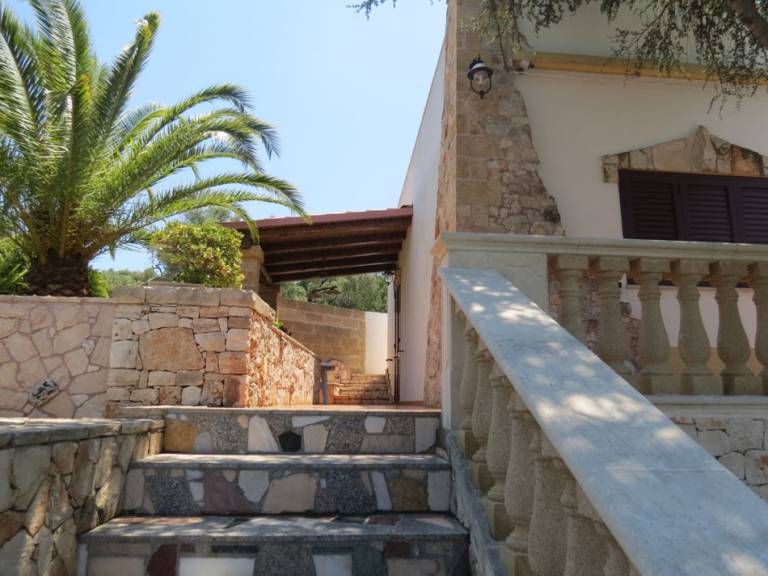 Villa with garden & patio | Beach view — photo 3