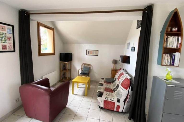 Holiday apartment with yard & pool | Garden view — photo 4