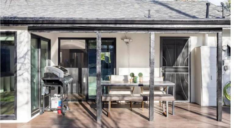 Charming one bed one bath privet studio