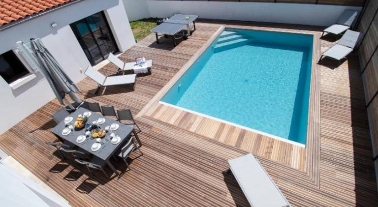 Villa with barbeque, garden & patio in Saint-Pierre-d'Oleron