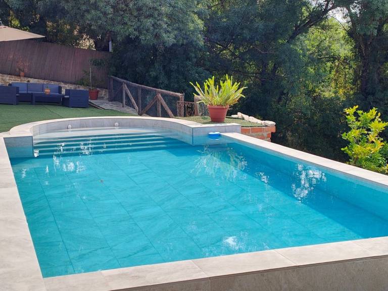 House with yard, private pool & patio — photo 5
