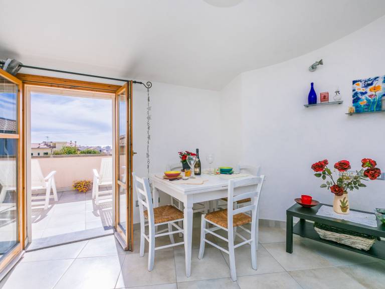 Apartment with terrace, yard & grill | Sea view — photo 5