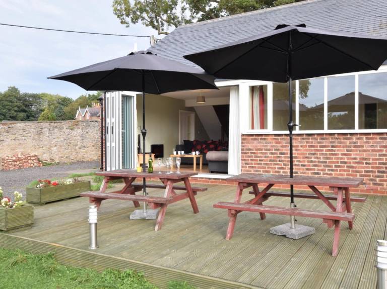 Cottage with BBQ & yard — photo 2