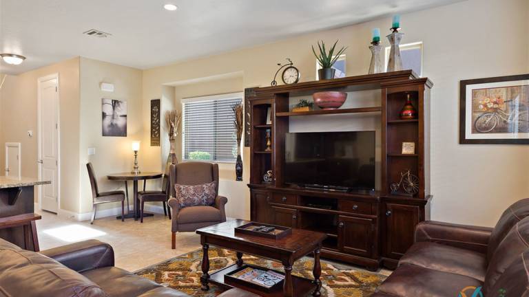 Family-oriented charming house with heated pool & hot tub | Mountain view | Pet-friendly — photo 3