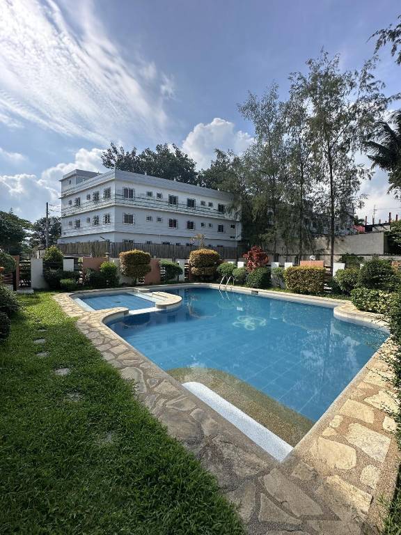 Vacation home with yard & pool | Dogs allowed — photo 3