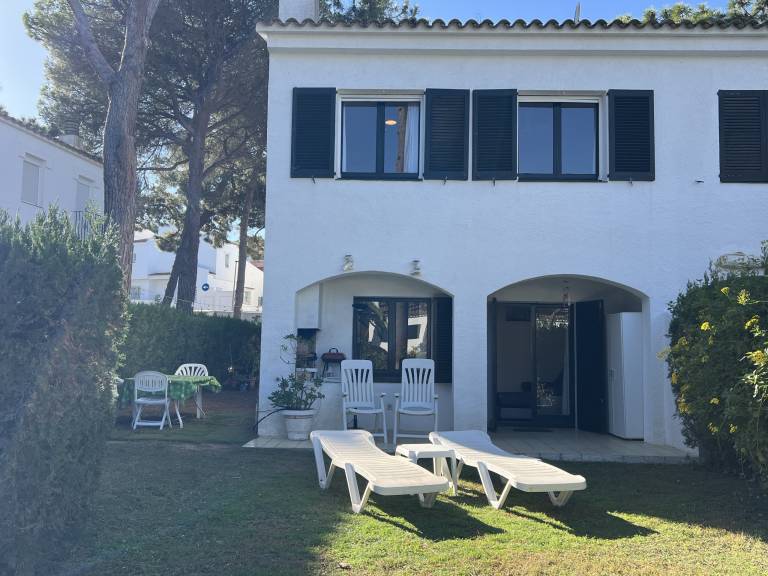 Vacation home with pool, garden & terrace — photo 2