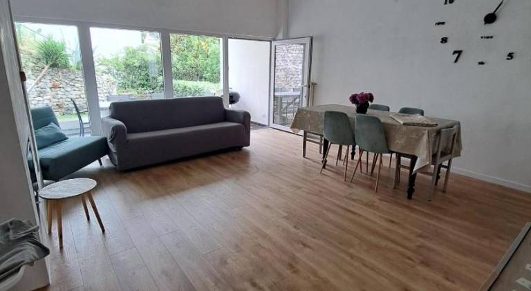 House with 2 rooms for 8 persons in Moneglia