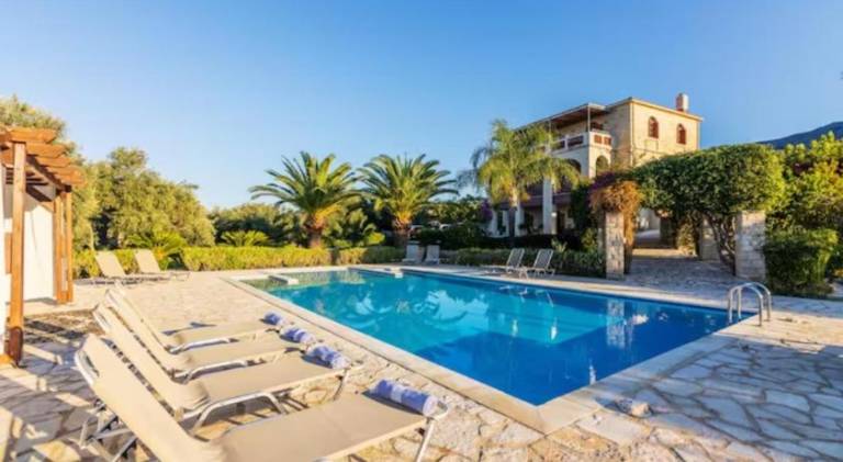 Aloni House - Spacious secluded villa with pool, up to 10 guests in Apokoronas
