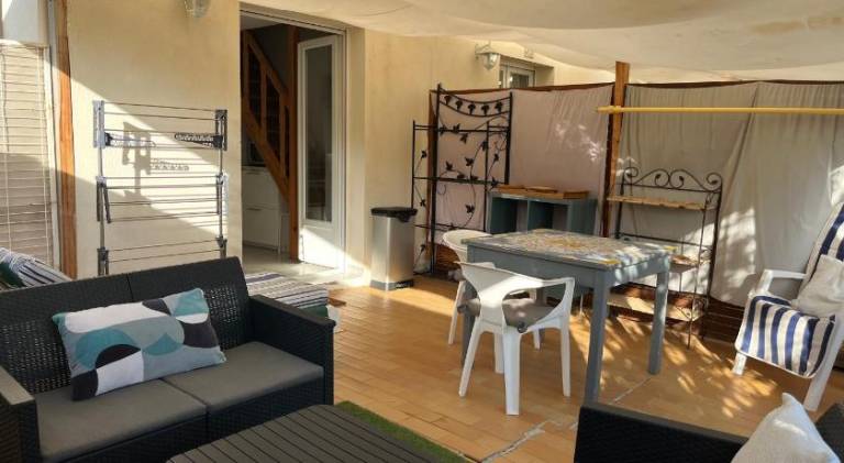 Holiday apartment with jacuzzi, terrace & garden — photo 2