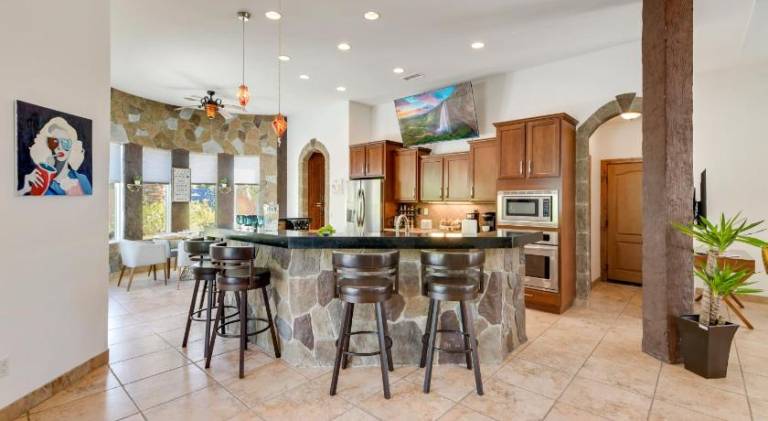 Vacation home with private pool, jacuzzi & grill | Perfect for remote work — photo 5