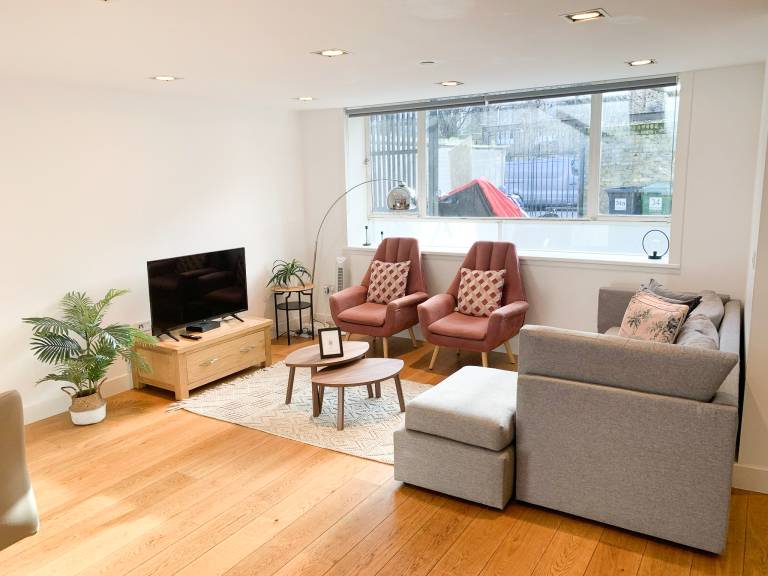 Chic 3BR house w terrace & fast Wi Fi Holloway