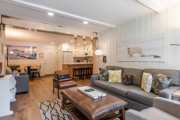 Fully Renovated! St Anton 17 Ski in Ski Out 1 Bedroom 1 Bathroom Condo! Sleeps up to 4! — photo 4