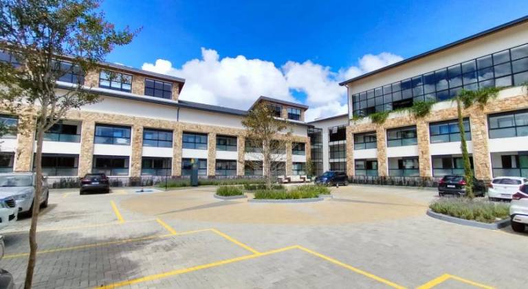 Wanderlust Experience Hotel Best Western in Campos