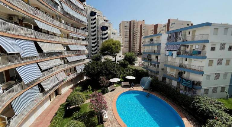 Apartment with garden, pool & patio in Gandia