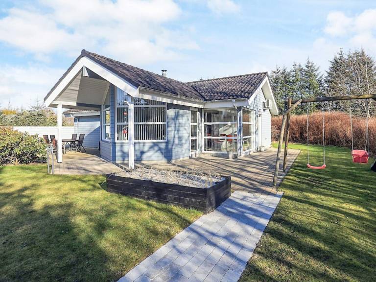 Cabin Hou