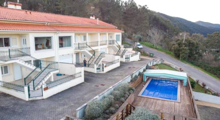 Beautiful vacation home with terrace, grill & pool | Suitable for remote work | Pet-friendly — photo 4