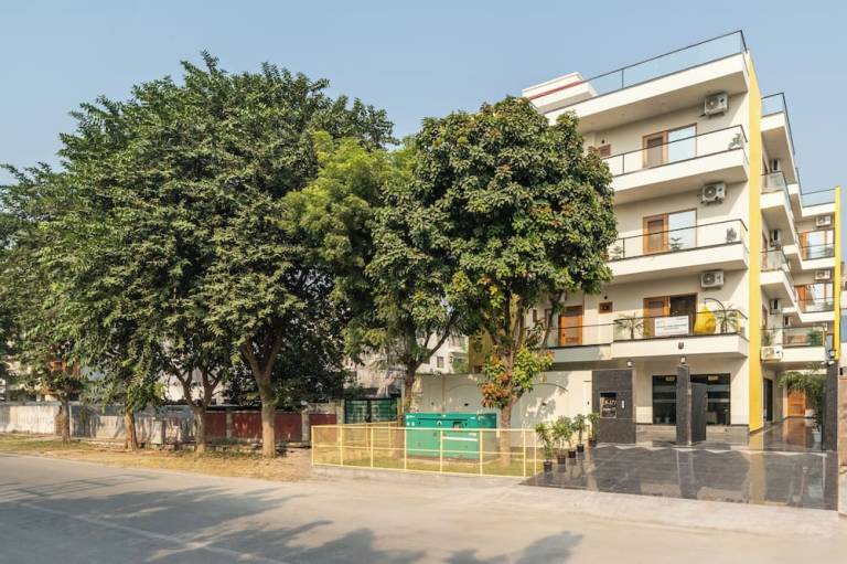 Lime Tree Hotel & One BHK Serviced Apartment Noida Sector 50 Metro