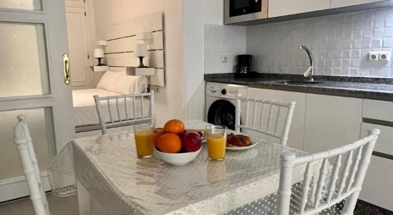 Holiday apartment | Near Alcazaba of Málaga | Suitable for remote work | Pet-friendly — photo 3