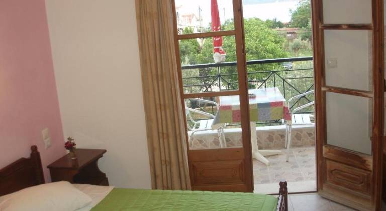 Rental apartment with terrace & garden — photo 2