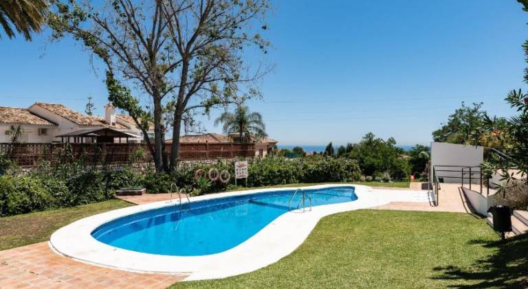 Fully equipped nice vacation home with pool, patio & yard | Pet-friendly in Benalmádena