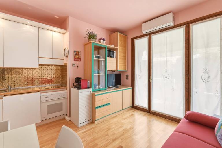 Studio with heated pool in Garda