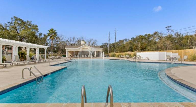 Nice serviced apartment with jacuzzi, yard & pool | Beach nearby | Pets allowed — photo 2