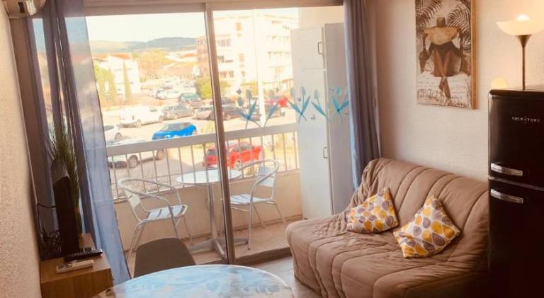 Holiday apartment with garden — photo 2