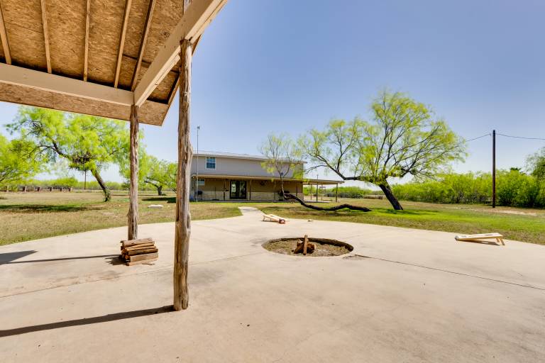 Pet-Friendly Cabin on 3 Acres: 7 Mi to Uvalde! — photo 2