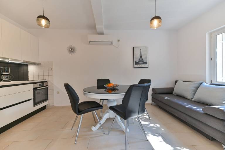 Rental apartment with grill, patio & pool | Garden view | Pets allowed — photo 2
