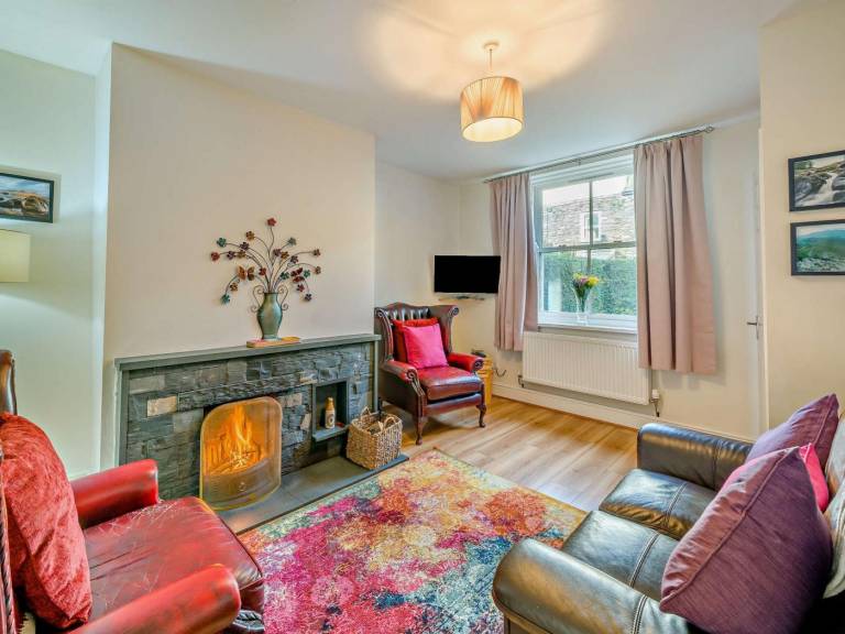 Cottage with yard in Keswick