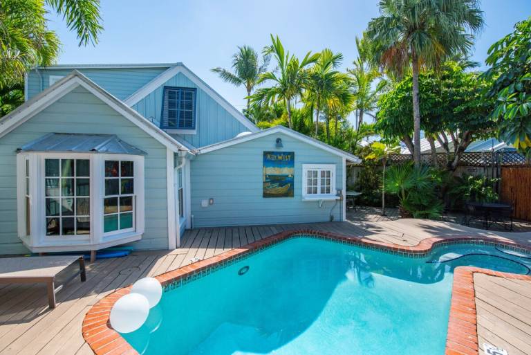 Lovely vacation home with pool | Next to Duval Street | Pet-friendly — photo 2