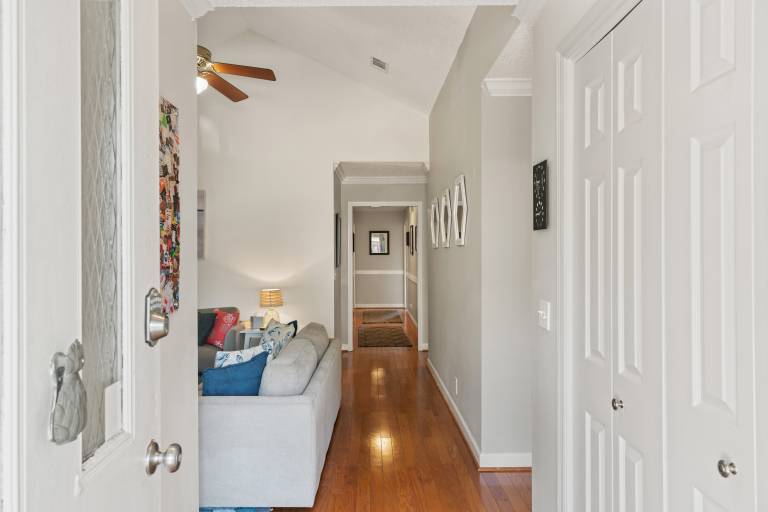 Peachtree Cottage - 308 Peachtree Street — photo 2