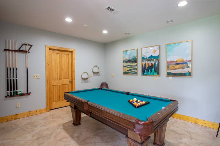 Family-friendly spacious cabin with hot tub, barbecue & yard | Mountain view | Pets allowed — photo 3