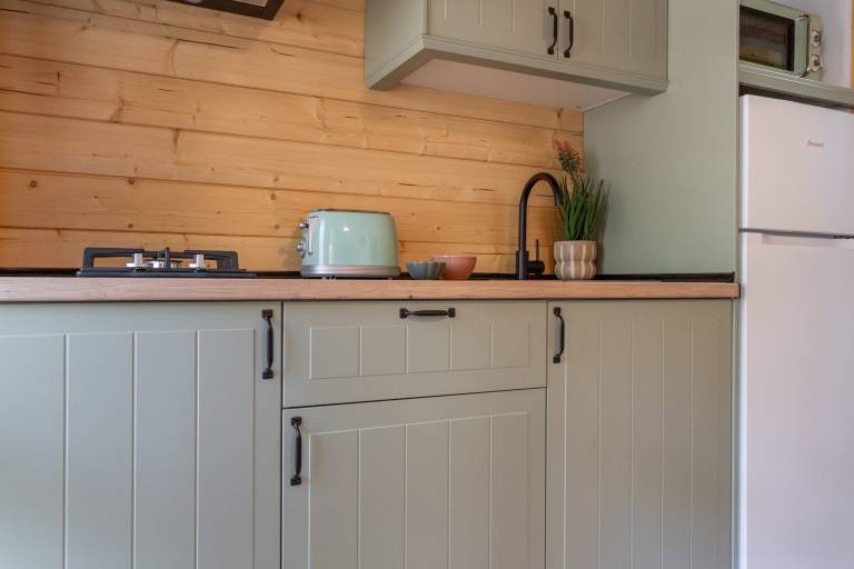 Bungalow with patio — photo 4