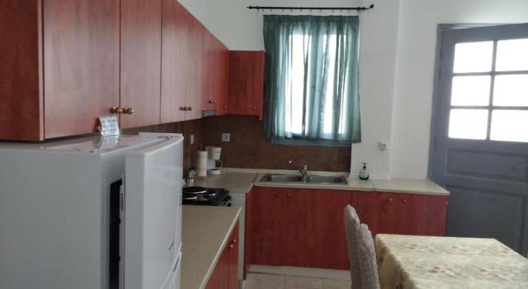 Apartment with patio — photo 3