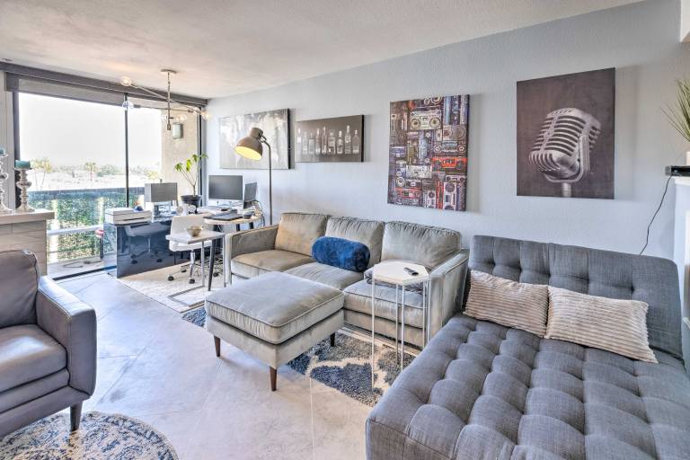 Extended Stay LA Studio w Community Pool Access