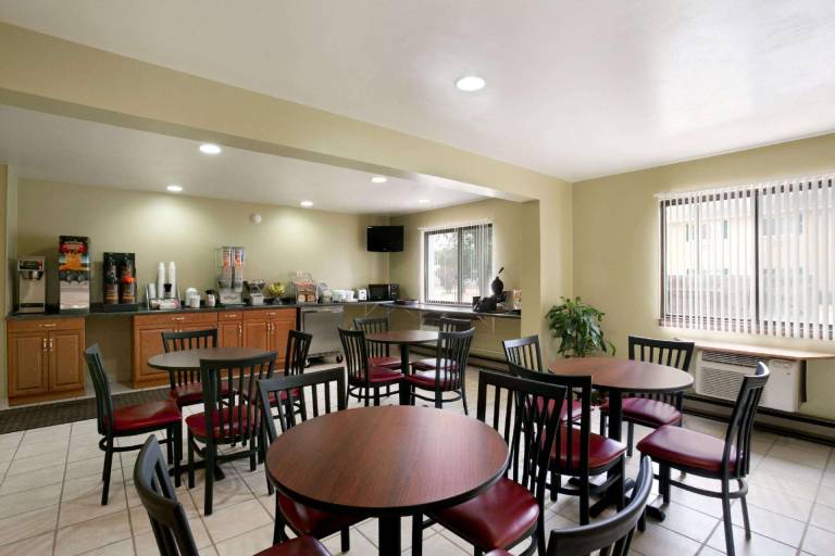 Super 8 By Wyndham Eau Claire Wi in Eau Claire, WI