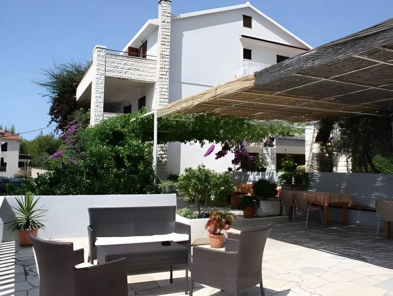 Pansion Marjan in Jelsa