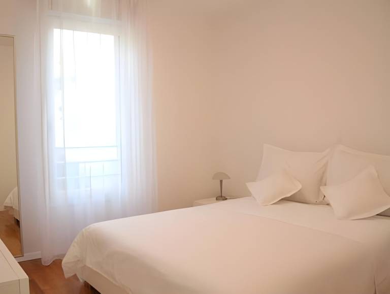 Holiday apartment with pool, sauna & patio in Podstrana